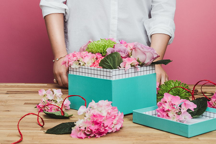 Woman packing flowers gift - Galeria Korona Kielce